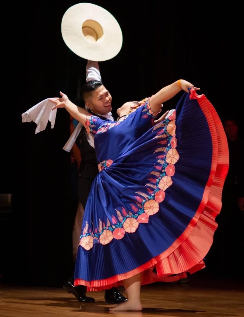 Taller de danzas - Grupo Kazoku-2